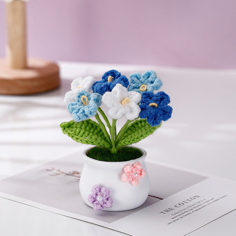 Set di vasi di fiori colorati lavorati all'uncinetto a mano con espositore