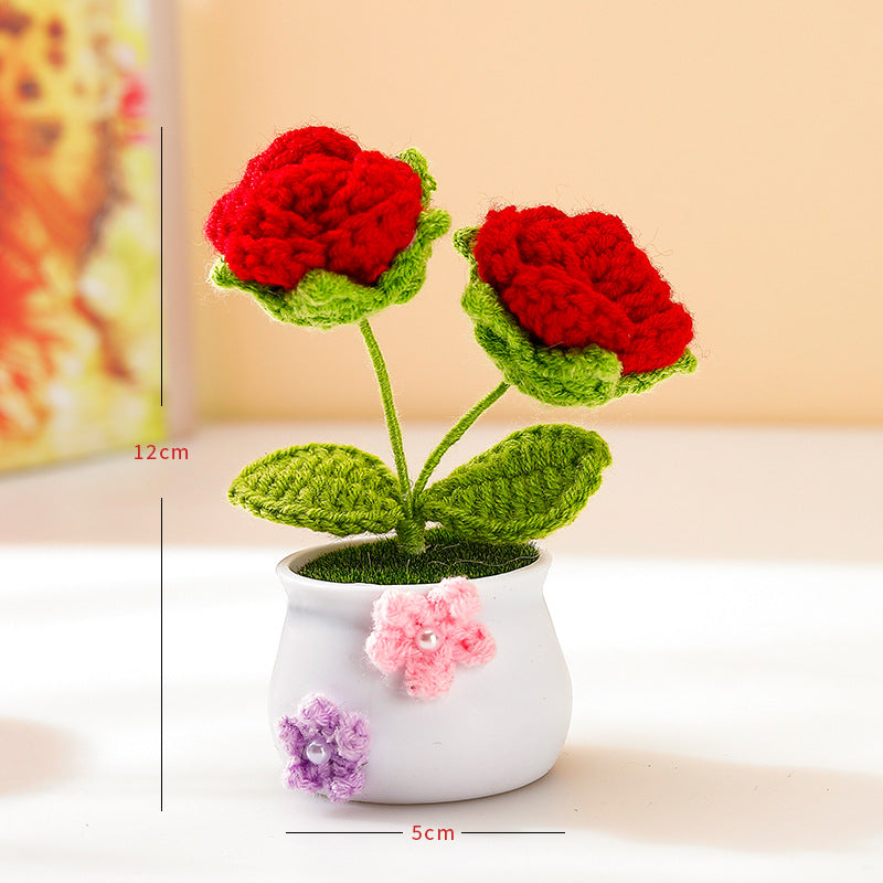 Set di vasi di fiori colorati lavorati all'uncinetto a mano con espositore