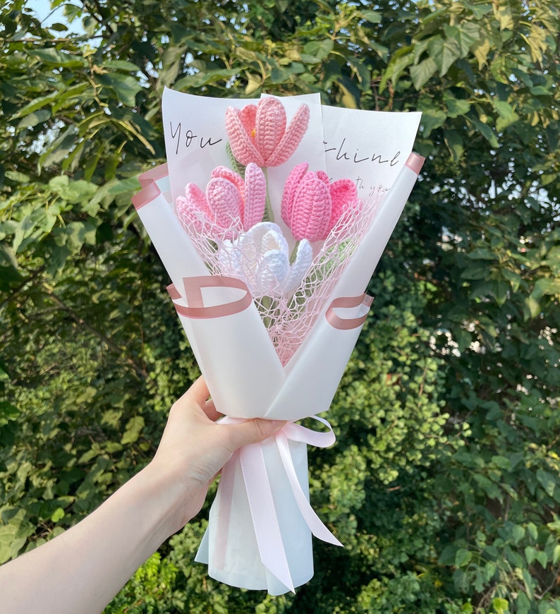Bouquet di tulipani fatto a mano all'uncinetto, regalo per fidanzata, mamma, compleanno