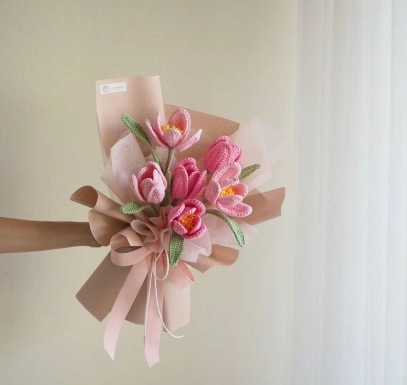 Bouquet di tulipani fatto a mano all'uncinetto, regalo per fidanzata, mamma, compleanno