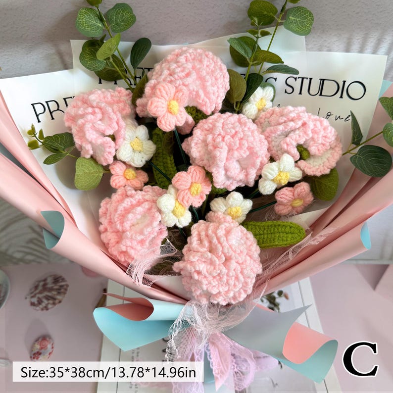 Bouquet di garofani all'uncinetto fatto a mano per la mamma, un regalo senza tempo