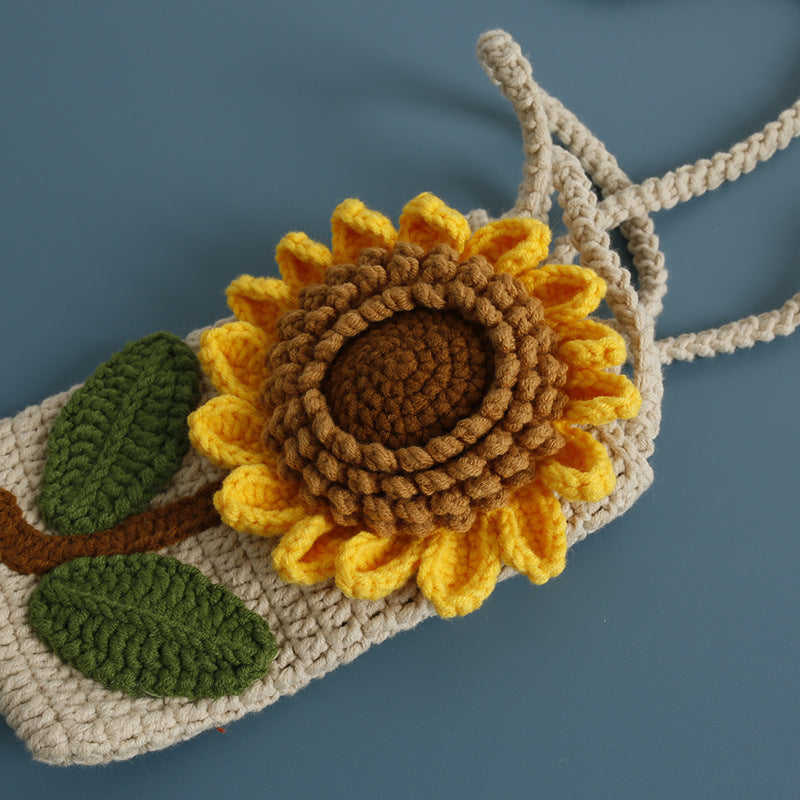 Hand-crocheted Sunflower Crossbody Bag, an Encounter between Fashion and Nature
