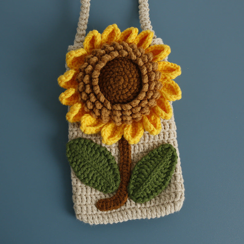 Hand-crocheted Sunflower Crossbody Bag, an Encounter between Fashion and Nature