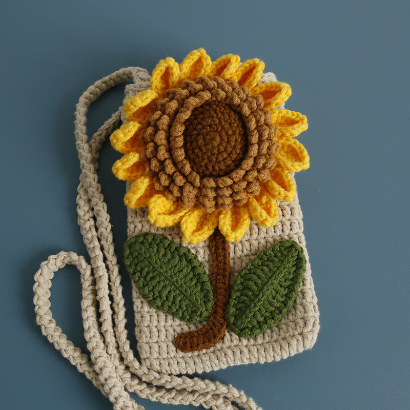 Hand-crocheted Sunflower Crossbody Bag, an Encounter between Fashion and Nature