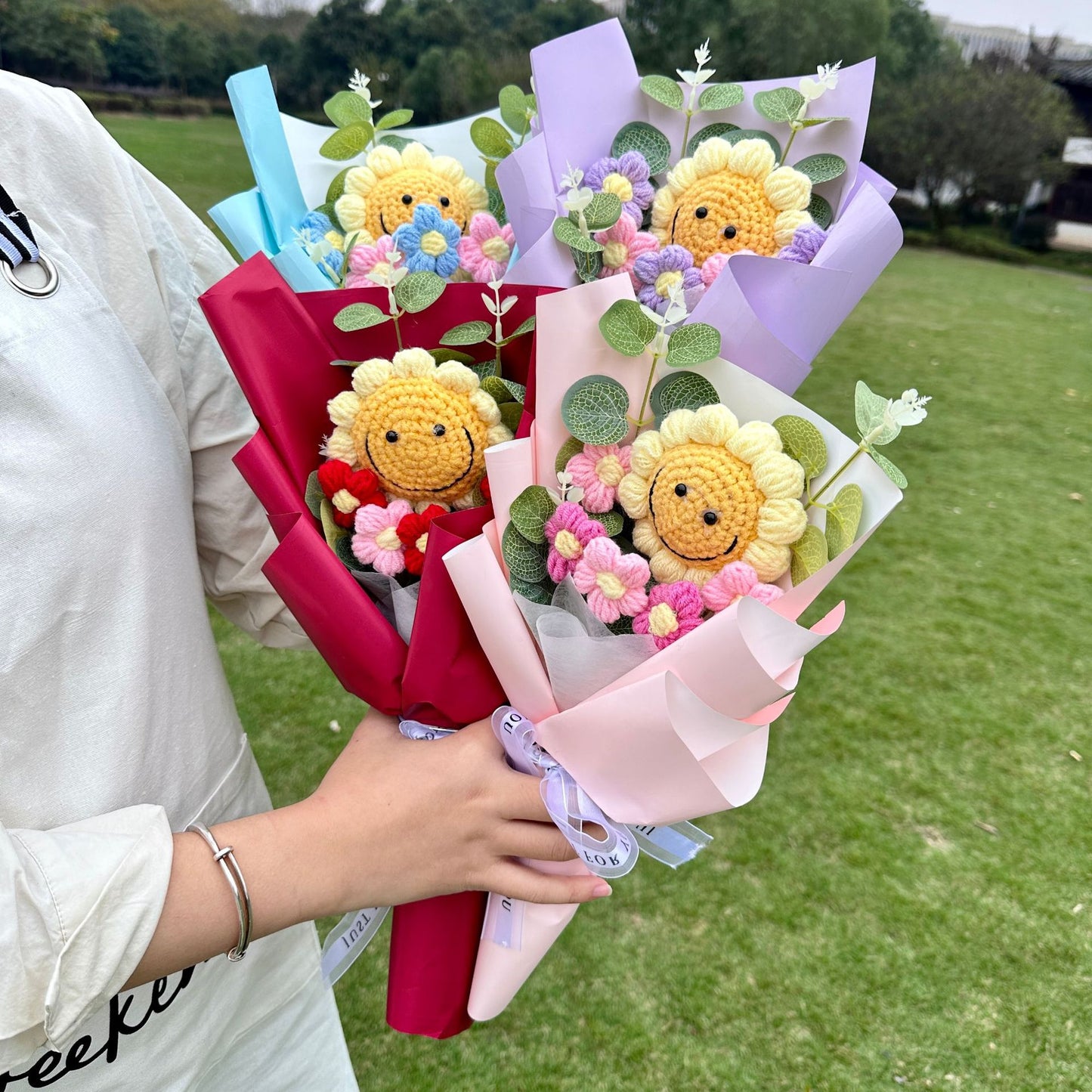 Hand-crocheted Smiley Face Sunflower Bouquet A Lovely Gift Conveying Warmth and Joy