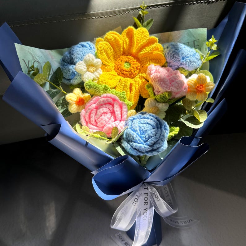 Bouquet di fiori vivaci all'uncinetto fatto a mano, un regalo delizioso