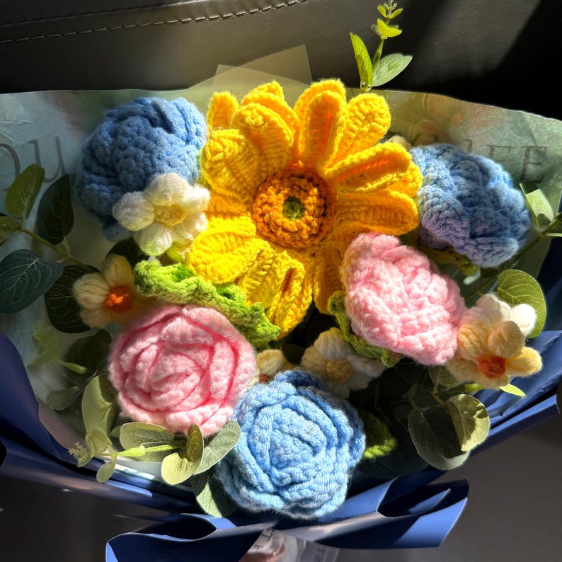 Bouquet di fiori vivaci all'uncinetto fatto a mano, un regalo delizioso