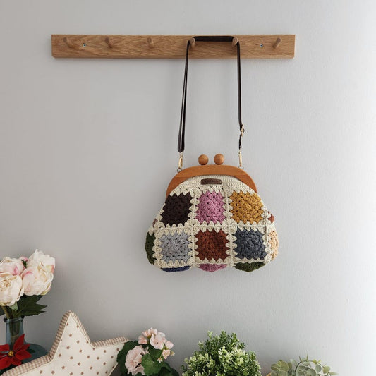 Borsa a mano all'uncinetto ispirata al vintage