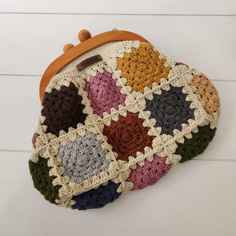 Borsa a mano all'uncinetto ispirata al vintage