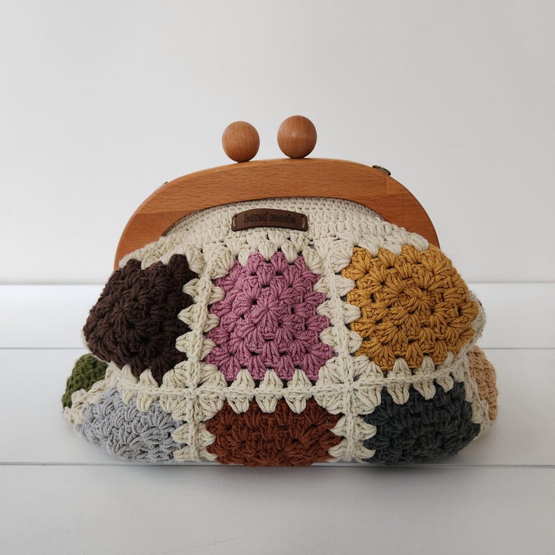 Borsa a mano all'uncinetto ispirata al vintage